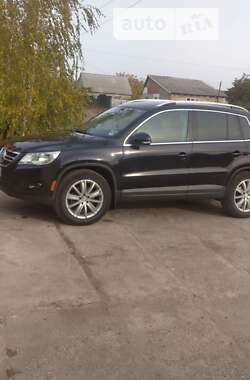 Внедорожник / Кроссовер Volkswagen Tiguan 2011 в Раздельной