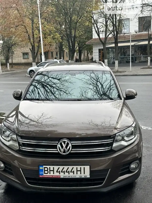 Позашляховик / Кросовер Volkswagen Tiguan 2015 в 