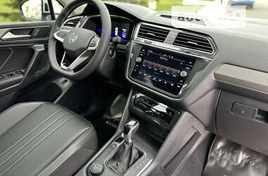 Позашляховик / Кросовер Volkswagen Tiguan 2022 в 