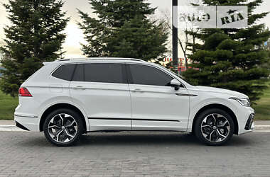 Позашляховик / Кросовер Volkswagen Tiguan 2022 в 