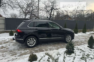 Внедорожник / Кроссовер Volkswagen Tiguan 2018 в 