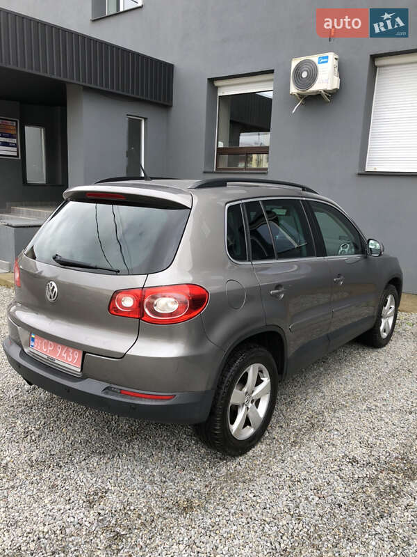 Внедорожник / Кроссовер Volkswagen Tiguan 2010 в Ровно