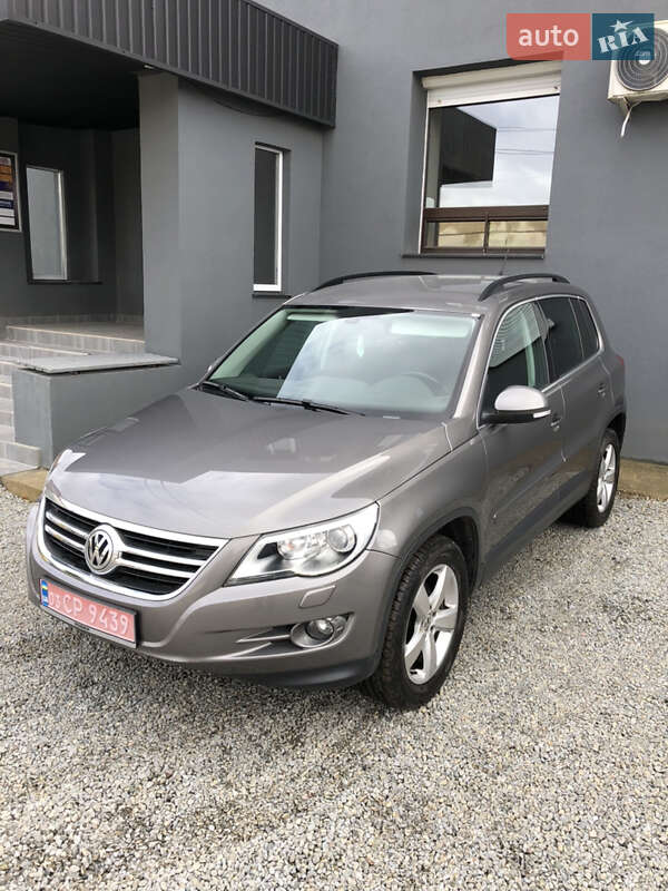 Внедорожник / Кроссовер Volkswagen Tiguan 2010 в Ровно