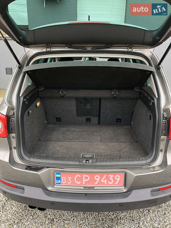 Внедорожник / Кроссовер Volkswagen Tiguan 2010 в Ровно