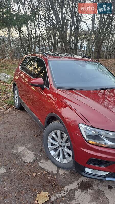 Внедорожник / Кроссовер Volkswagen Tiguan 2016 в Львове