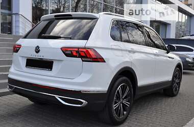 Внедорожник / Кроссовер Volkswagen Tiguan 2022 в 