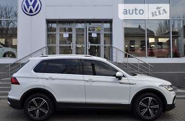 Внедорожник / Кроссовер Volkswagen Tiguan 2022 в 