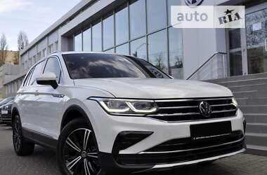 Внедорожник / Кроссовер Volkswagen Tiguan 2022 в 