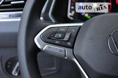 Внедорожник / Кроссовер Volkswagen Tiguan 2022 в 