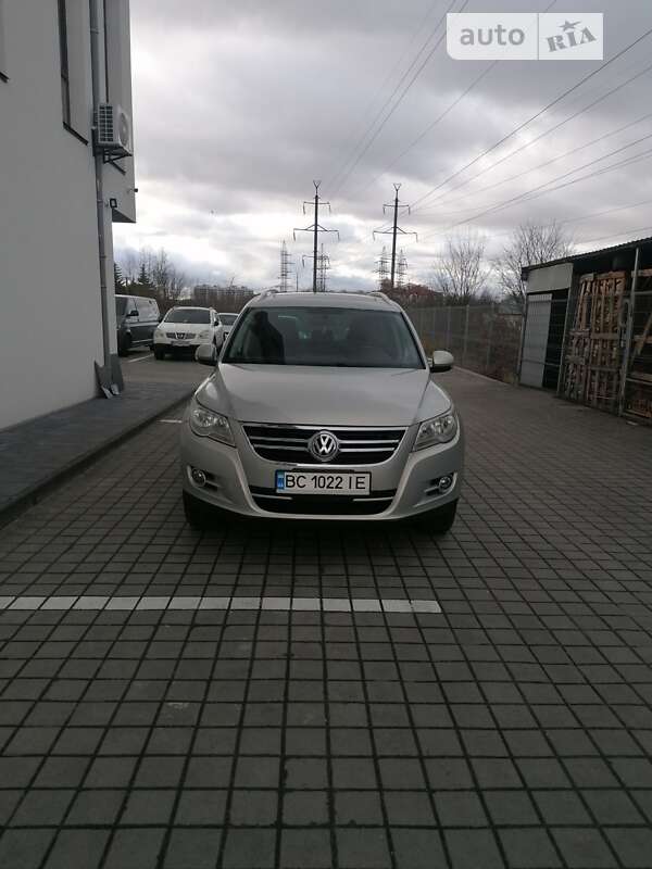Внедорожник / Кроссовер Volkswagen Tiguan 2010 в Львове