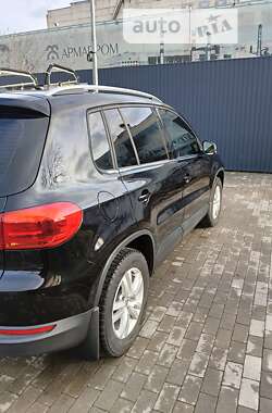 Внедорожник / Кроссовер Volkswagen Tiguan 2016 в 