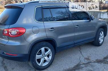 Внедорожник / Кроссовер Volkswagen Tiguan 2010 в Запорожье