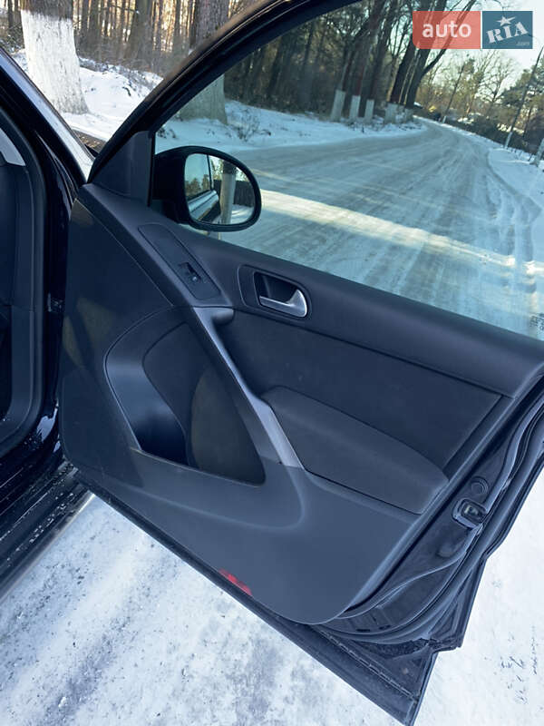 Внедорожник / Кроссовер Volkswagen Tiguan 2008 в Сосновке