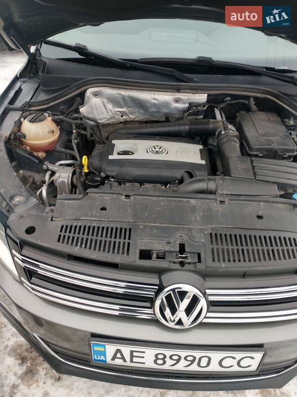 Внедорожник / Кроссовер Volkswagen Tiguan 2015 в Харькове