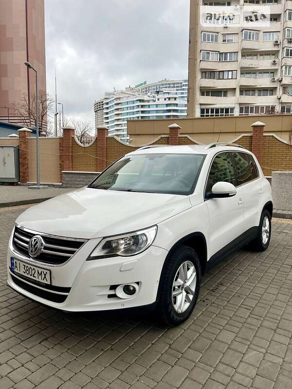 Позашляховик / Кросовер Volkswagen Tiguan 2010 в Одесі