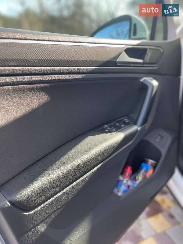 Внедорожник / Кроссовер Volkswagen Tiguan 2016 в Чернигове