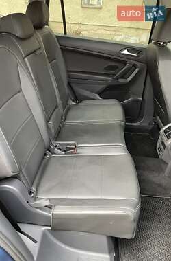 Внедорожник / Кроссовер Volkswagen Tiguan 2019 в 