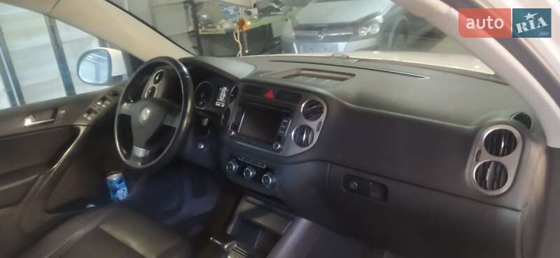 Внедорожник / Кроссовер Volkswagen Tiguan 2010 в Киеве