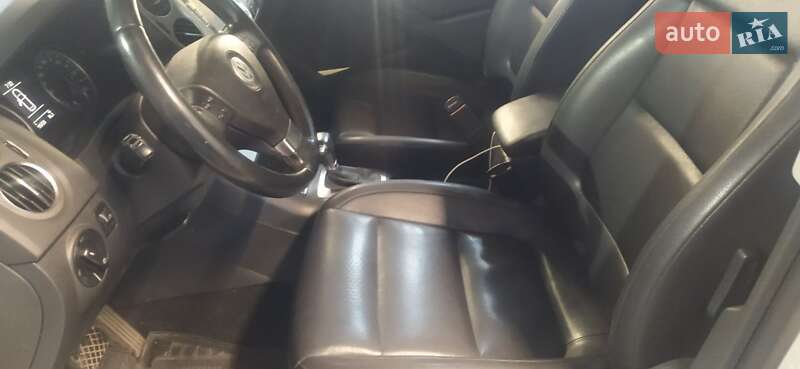 Внедорожник / Кроссовер Volkswagen Tiguan 2010 в Киеве