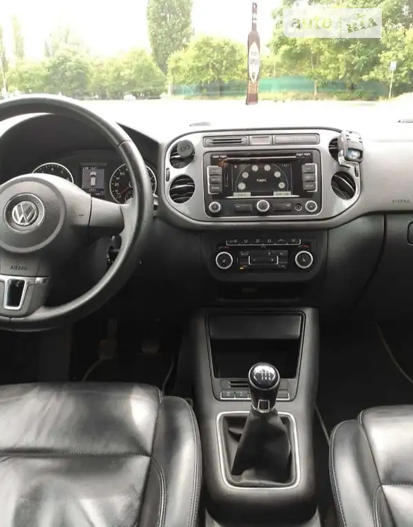 Позашляховик / Кросовер Volkswagen Tiguan 2011 в 