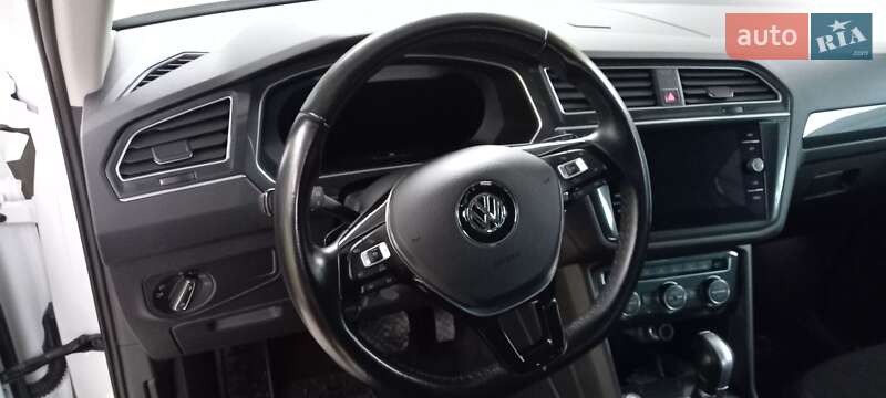 Позашляховик / Кросовер Volkswagen Tiguan 2017 в Кам'янець-Подільському