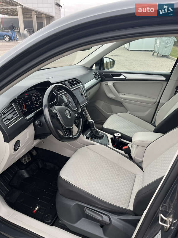 Внедорожник / Кроссовер Volkswagen Tiguan 2017 в Городке