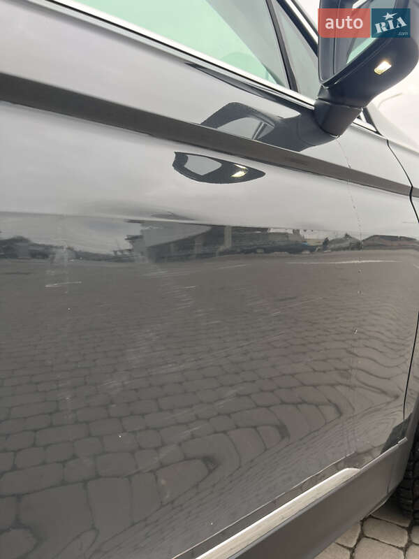 Внедорожник / Кроссовер Volkswagen Tiguan 2017 в Городке