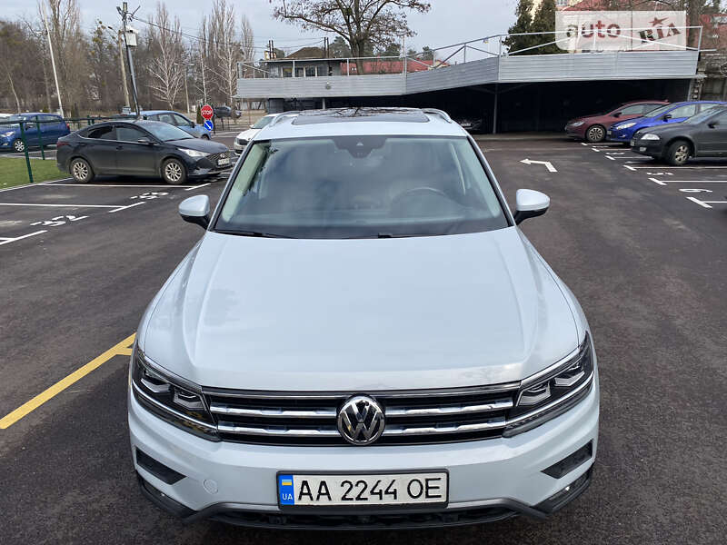 Внедорожник / Кроссовер Volkswagen Tiguan 2017 в Киеве