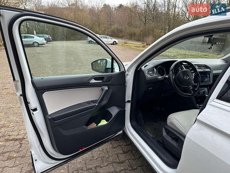 Внедорожник / Кроссовер Volkswagen Tiguan 2017 в Луцке