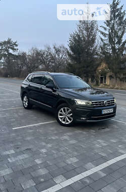 Внедорожник / Кроссовер Volkswagen Tiguan 2018 в Ужгороде