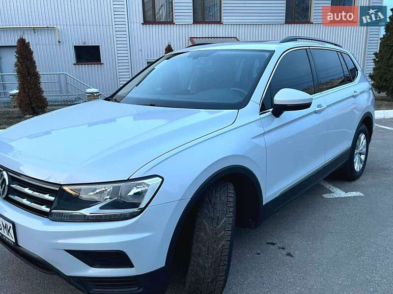 Внедорожник / Кроссовер Volkswagen Tiguan 2018 в 
