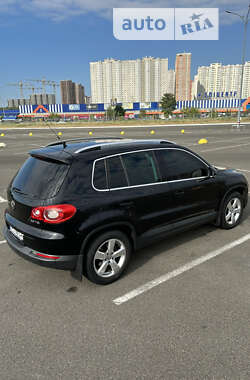 Позашляховик / Кросовер Volkswagen Tiguan 2009 в Києві