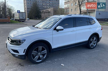Позашляховик / Кросовер Volkswagen Tiguan 2019 в 