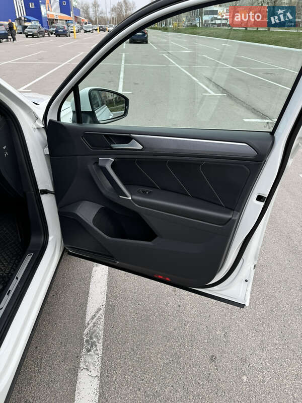 Внедорожник / Кроссовер Volkswagen Tiguan 2017 в Каменском