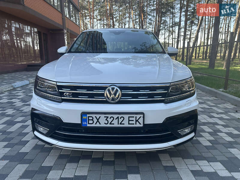 Внедорожник / Кроссовер Volkswagen Tiguan 2016 в Славуте