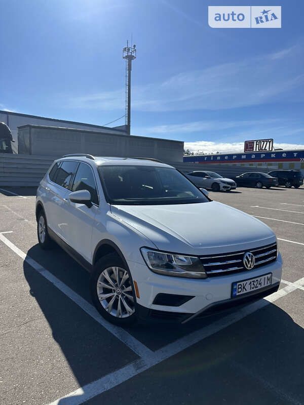 Внедорожник / Кроссовер Volkswagen Tiguan 2018 в Ровно