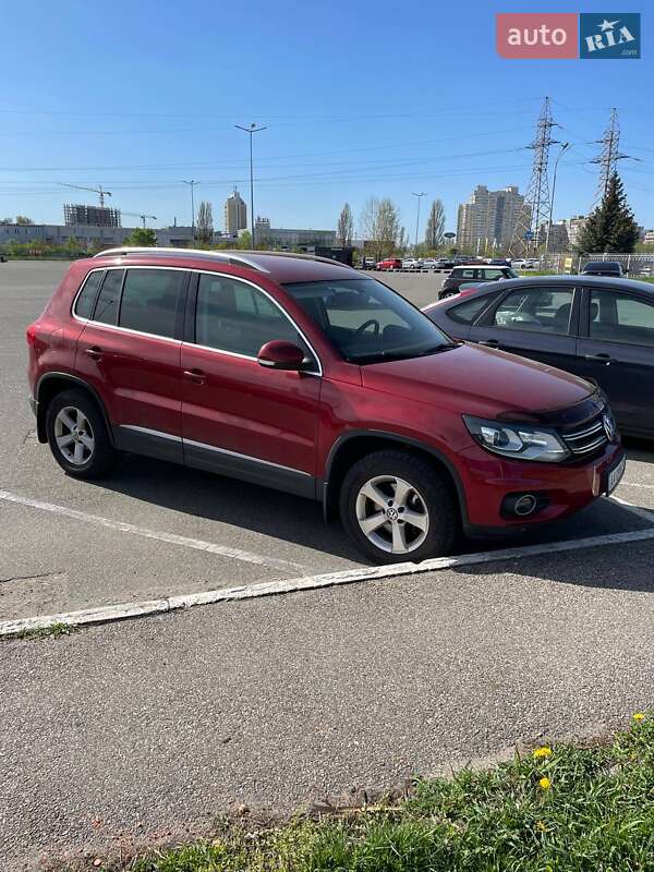 Внедорожник / Кроссовер Volkswagen Tiguan 2011 в Киеве