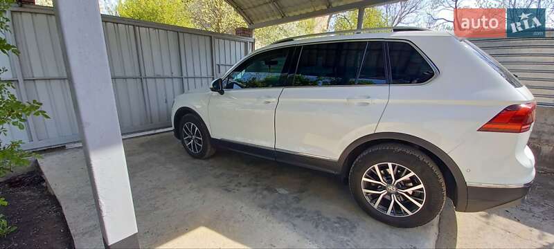 Позашляховик / Кросовер Volkswagen Tiguan 2017 в Кам'янець-Подільському