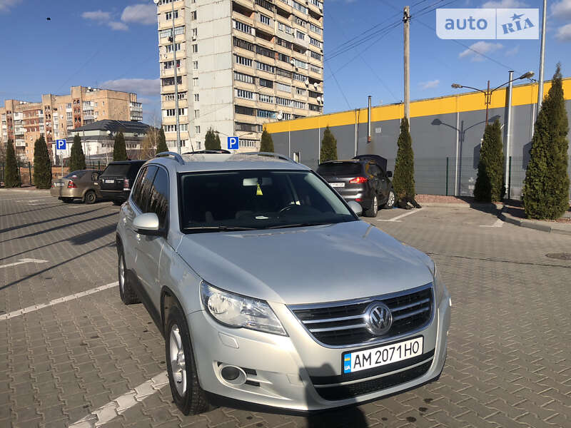 Позашляховик / Кросовер Volkswagen Tiguan 2010 в Житомирі