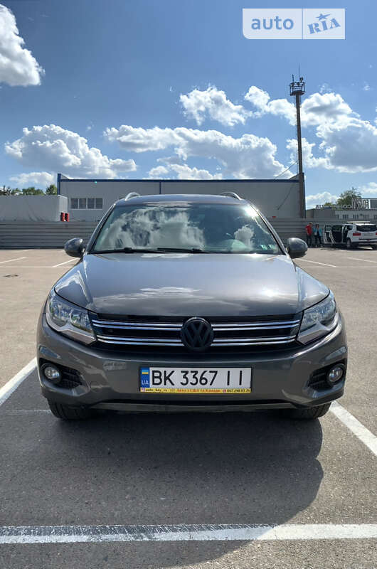 Внедорожник / Кроссовер Volkswagen Tiguan 2015 в Ровно