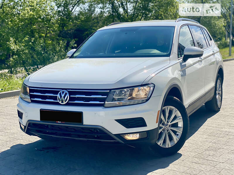 Внедорожник / Кроссовер Volkswagen Tiguan 2018 в Новояворовске
