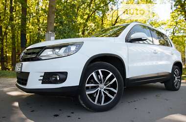 Внедорожник / Кроссовер Volkswagen Tiguan 2016 в Львове