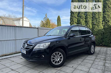 Внедорожник / Кроссовер Volkswagen Tiguan 2011 в Буче