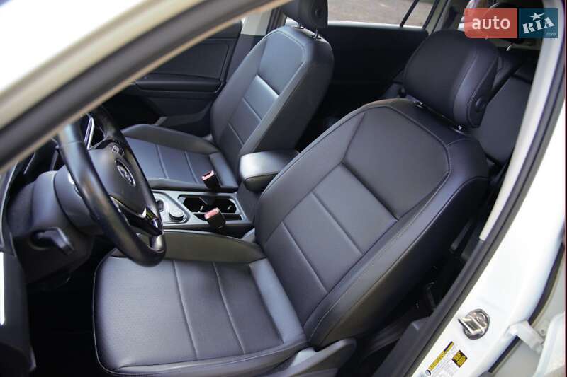 Внедорожник / Кроссовер Volkswagen Tiguan 2017 в Львове