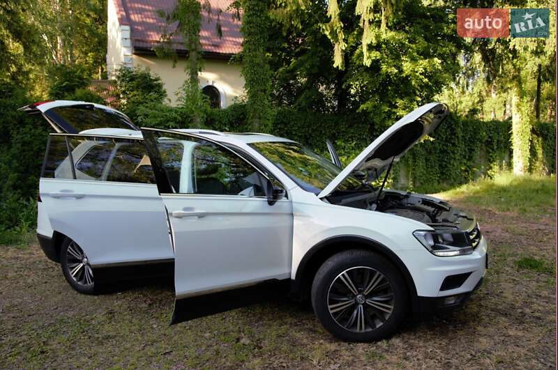 Внедорожник / Кроссовер Volkswagen Tiguan 2017 в Львове