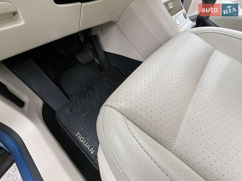 Внедорожник / Кроссовер Volkswagen Tiguan 2017 в Ивано-Франковске