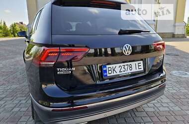 Позашляховик / Кросовер Volkswagen Tiguan 2018 в Вараші