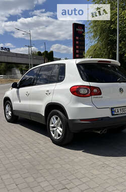 Внедорожник / Кроссовер Volkswagen Tiguan 2010 в Запорожье