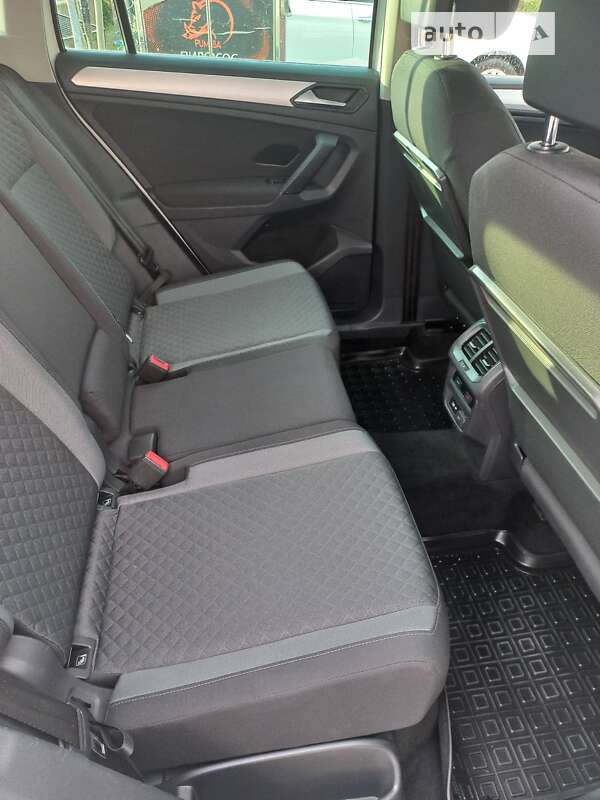 Внедорожник / Кроссовер Volkswagen Tiguan 2019 в Остроге