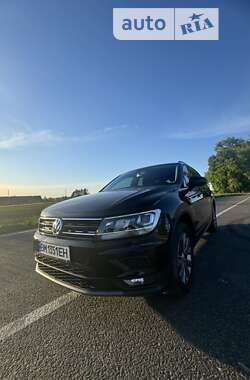 Внедорожник / Кроссовер Volkswagen Tiguan 2017 в Ромнах